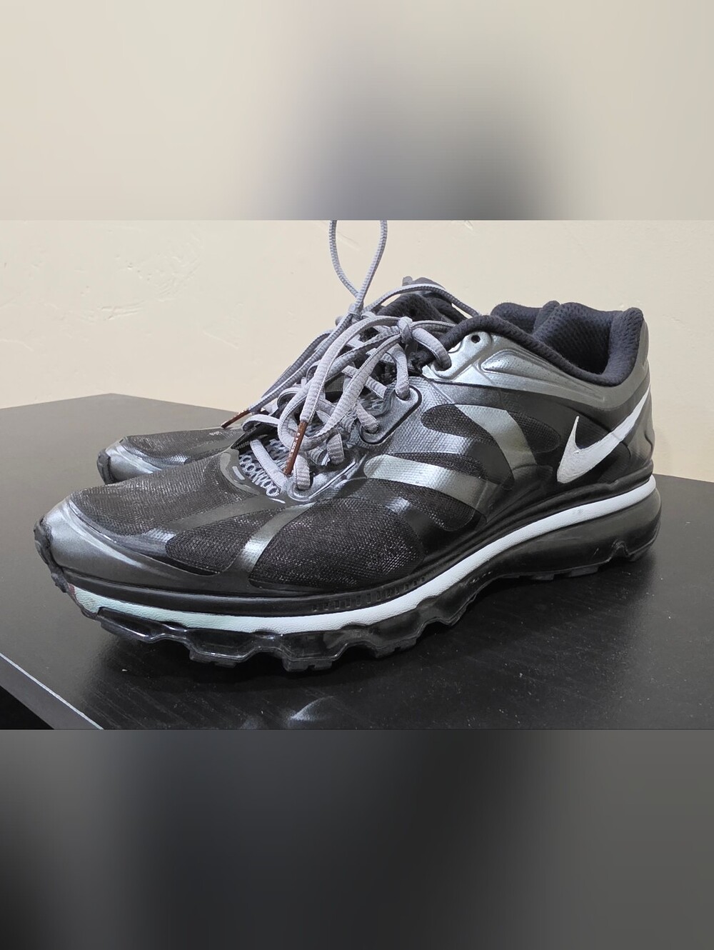 Airmax 2012 Size 10- Black And Grey